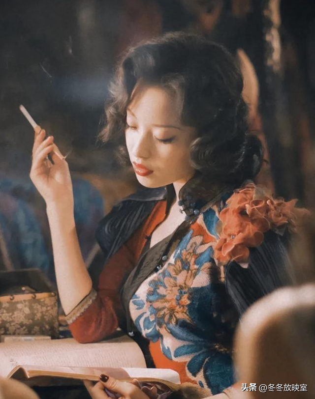 张艺谋“晚节不保”，妻子连夜转移资产出国，圈内早有征兆