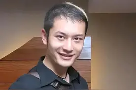 原来男星早就“秃”了，黄晓明、周杰伦头顶稀疏，观众被骗惨了图片