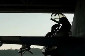 起飞！直击战机编队跨昼夜飞行训练图片