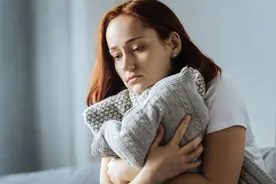 来月经为啥乳房会胀痛？月经刚走，能马上同房吗？男女都应该看看图片