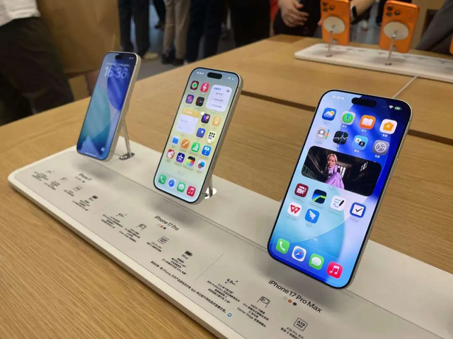 是谁拿下了iPhone 17的屏幕大单