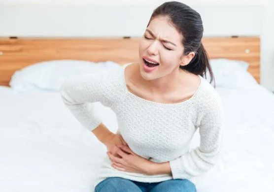 同房后,女性腹痛难忍?提醒:"运动"时要温柔点