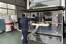 除尘清洁效力高达95%以上，新能源公交车用上了自制新型"吸尘器"图片