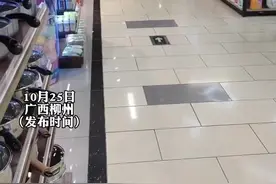 一超市猪肉打折，大爷大妈们百米冲刺式狂奔抢购图片