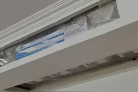 中央空调出风口上方能不能贴石膏线？图片