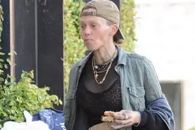 唏嘘！美国40岁健身达人流浪街头7年，牙齿掉光大变样，原因曝光图片