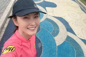 跑者的“小心思”：和美女跑步“身心愉悦”图片