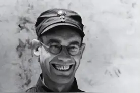 1939年，李德被令返回苏联，留在中国的老婆和儿子后来怎样了？图片