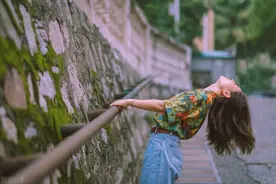 女生暗恋你，一般有三个表现图片