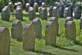 俗语“切莫迁坟，十迁九败”，老一辈经常说的讲究，有道理吗？图片