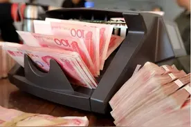 我存的就是8万元，你们银行也当面数过了，我已离柜概不负责！图片