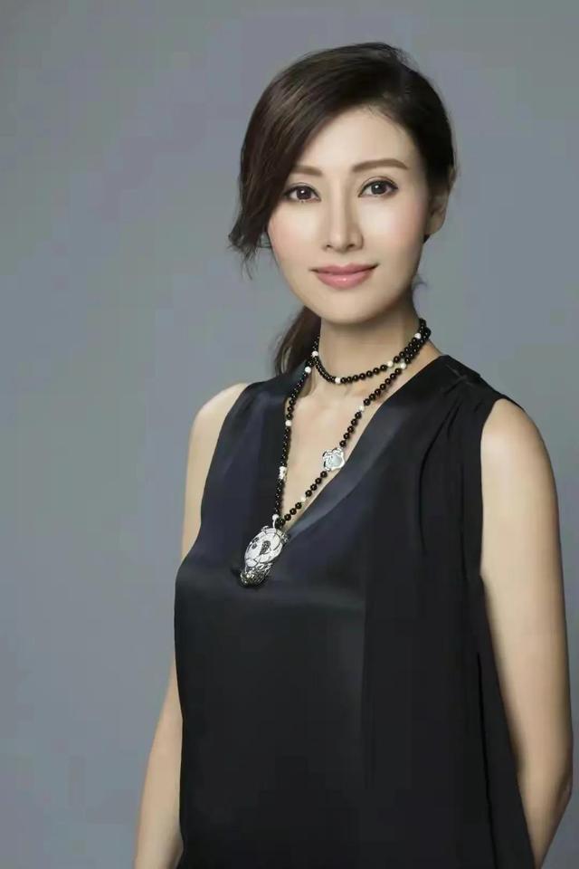 "东方美人"朱琳:与丈夫恩爱42年,坚持不生孩子,现状怎样了?