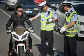 驾驶摩托车上路，需要满足6个基本条件，违者罚款扣分甚至扣车图片