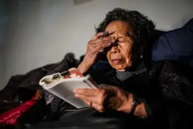 2011年，浙江80岁老太欠下2077万，十年还清，网友：这才是偶像图片