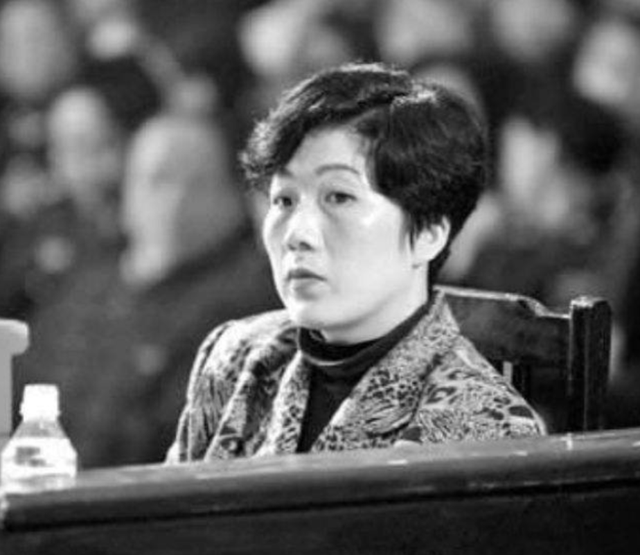 湖南女贪官落马记：色诱40多人，被81岁老汉扳倒，因怀孕被判死缓