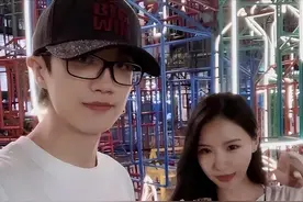 二字男歌手睡粉选妃，为何许嵩上了热搜，经纪公司给出回应：取证图片