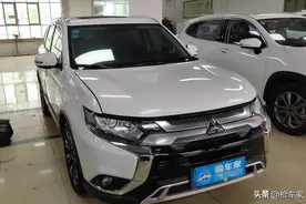 10万块的三菱欧蓝德，掀开地毯全是泥沙！卖家：这车密封性不好图片