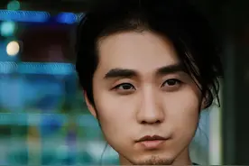 从谐星到导演，首部电影斩获九亿票房，刘循子墨的逆袭史图片