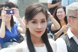 杨恭如48岁未婚，一手好牌打得稀烂，母亲是她悲剧人生的最大因素图片