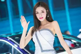 新疆车模，可爱美女刘一琳图片