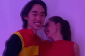 林依轮儿子放飞自我！将外国女友扣怀里摸腰，女方不穿内衣惹争议图片