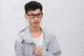 713分考上清华，收到通知书时还跟母亲工地搬砖，如今他去哪了？图片