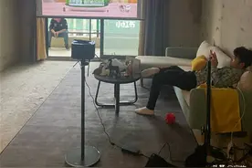因没钱装修，广西一小伙住进毛坯房！除了暗点啥毛病没有图片