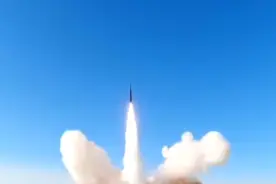 东风17公开试射，2500公里内，佩洛西无论从哪方向窜台，都被覆盖图片