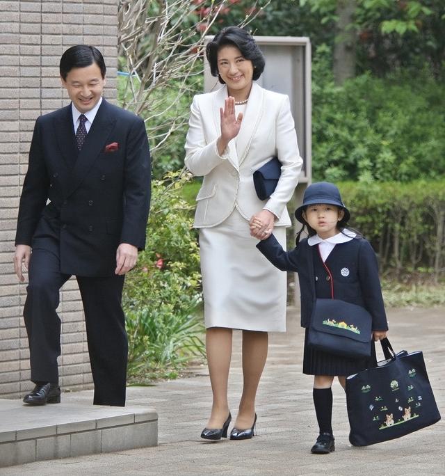 日本皇室要绝嗣:嫡亲结婚延续126代,17岁悠仁是56年来唯一男丁