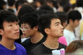 学历如此重要，为何许多大专生却不愿意专升本？过来人说出实情图片