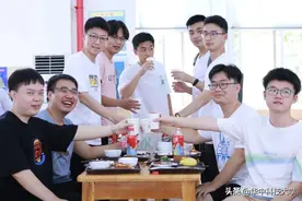 华中科技大学，你有多少个食堂？我，来不及去数了——图片