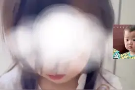 萌娃怒撕自己奖状，妈妈拦都拦不住，一看奖状内容，差点笑出声图片