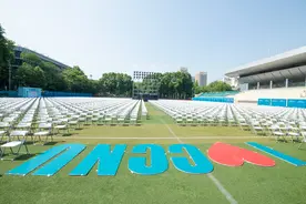 “与爱同行·逐梦远航”，华中师范大学举行2022年毕业晚会图片