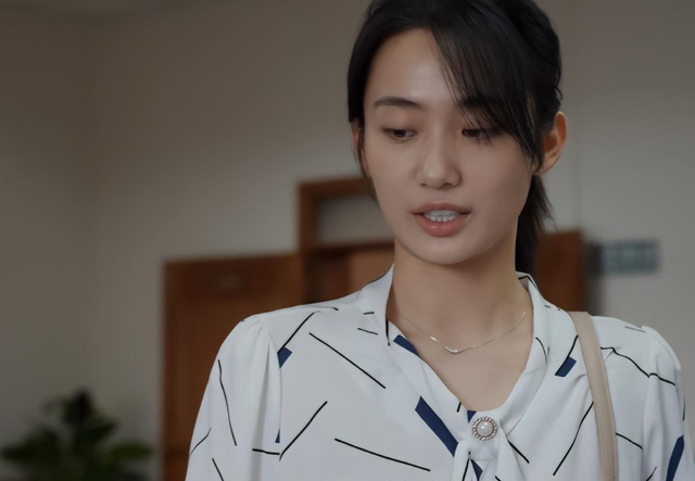看了被“烤瓷牙”毁了的年代剧，我怀念起了海清殷桃的乡土味