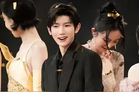 微博之夜座位表：王俊凯飞升，碾压王源易烊千玺，撕开了内娱真相图片