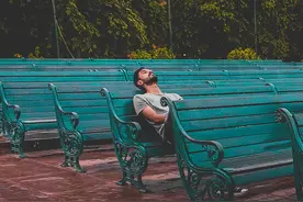 一个不回你消息的人，就不要再去打扰了图片