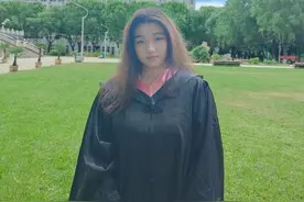 她用实际行动关心帮助弱势群体，用青春建设美好祖国图片