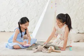 姥姥逗5岁外孙：整天来我家蹭饭羞不羞？孩子的回应让老人心寒图片