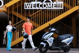 配置兼性能的性价比踏板神车：QJMOTOR鸿125真的不赖！图片