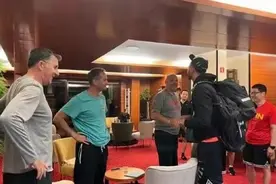 中国男篮迎来一位“外国”队友！不一样的中国男篮即将到来！图片