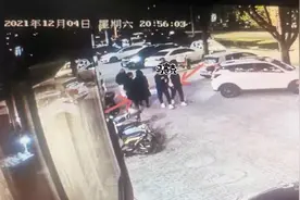 你吃个夜宵只会增加“毛重”，警察夫妻撸个串却能抓个蟊贼图片