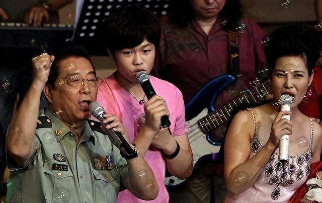 李天一被维也纳学院录取，李双江举家移民美国，婴儿用品惹争议！