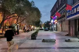 除了西宁外，青海最有名的城市是德令哈和格尔木图片