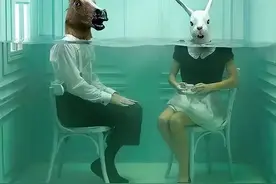 交际心理学：给身边的人，透露自己的真实情况，相当危险图片