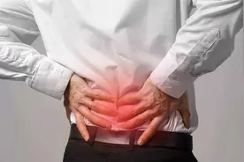 50岁男子腰痛发热，治疗无效欲放弃，儿子无意一句话提供救命线索图片