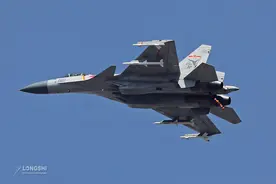 山东号航母出坞，甲板模型露出端倪，歼15电战机可期，补足短板图片