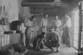 因士兵是山口组小头目，军官就不敢管，日军等级森严就是个笑话图片