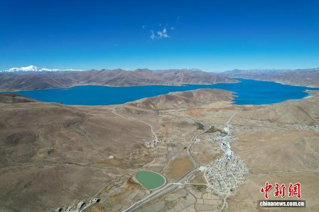 西藏羊湖日托寺“爆火”撬动当地旅游经济