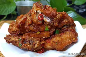 端午节不只是吃粽子，做个香辣鸡翅，外酥里嫩，充满烧烤味道真香图片
