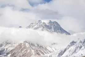喜马拉雅山冰消雪融后，出现了让人难以置信的景象，这是怎么了？图片
